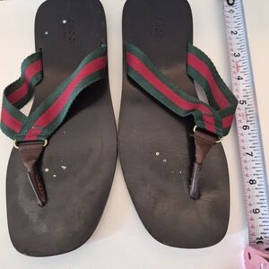 Gucci Red and Green  Flip Flops On Brown Foot Bed, Brown Leather Thong